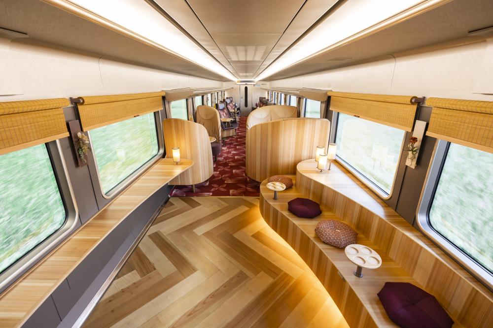 2號車廂沙龍區推出「廣島神樂」主題特展。