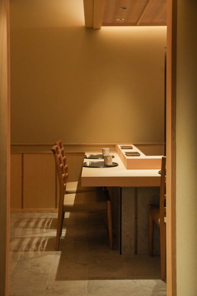 「鮨 金子」空間照