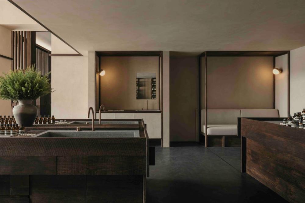 空間由 Aesop 與清邁的設計團隊 Sher Maker Studio 合作設計