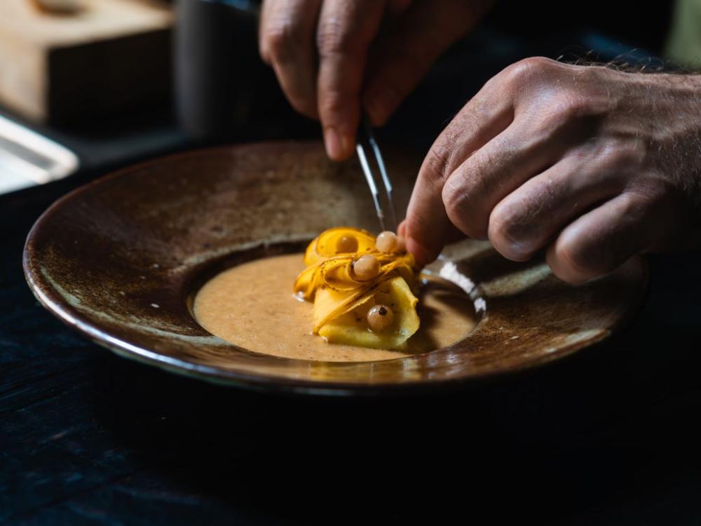 UNDER 餐廳也自行製作各式醋品作為料理與果汁搭配的酸味