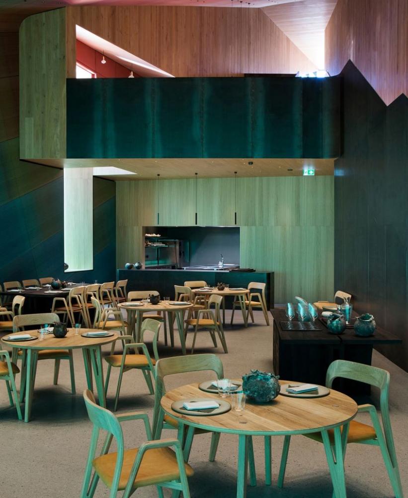 UNDER 不僅是一家米其林餐廳，更是一個對人、環境、工作、餐飲相當正向的實驗場域