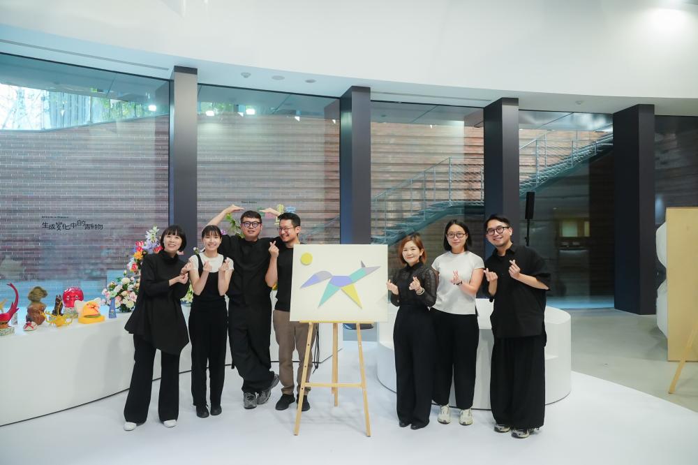 合影左起：勤美術術館總監胡忻儀及參展藝術家合影（左起：謝佳瑜、劉星佑、賴怡璋、游雅蘭、李芳吟、陳漢聲