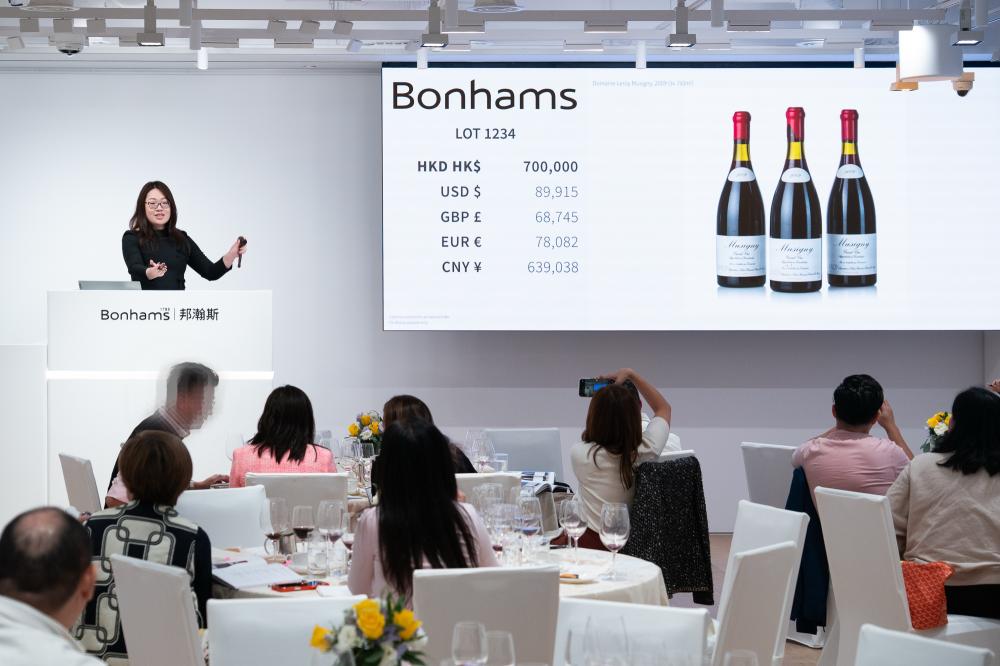 在首站香港的拍賣中，最受矚目的焦點無疑是2009年勒樺酒莊慕西尼