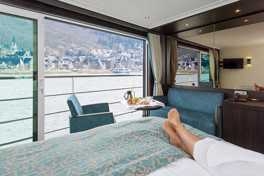 航經萊茵河峽谷欣賞懸崖古堡