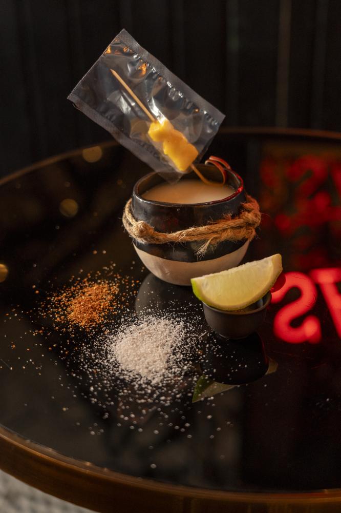 秉持一貫的好客精神，Diego 樂於為初次造訪 Salmon Guru 的旅人指引品飲方向