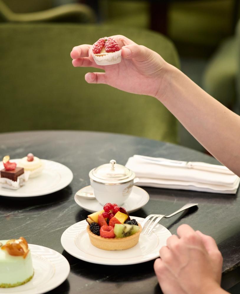 倫敦的 Marchesi 也入境隨俗，從早上到晚間全天候提供各類茶飲