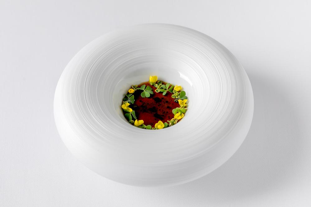 開胃小點包括層次深邃的鹿肉清湯