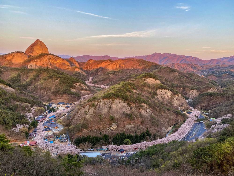 被《米其林旅遊指南》評為最高三星級的馬耳山道立公園，則是全北不可錯過的自然地標