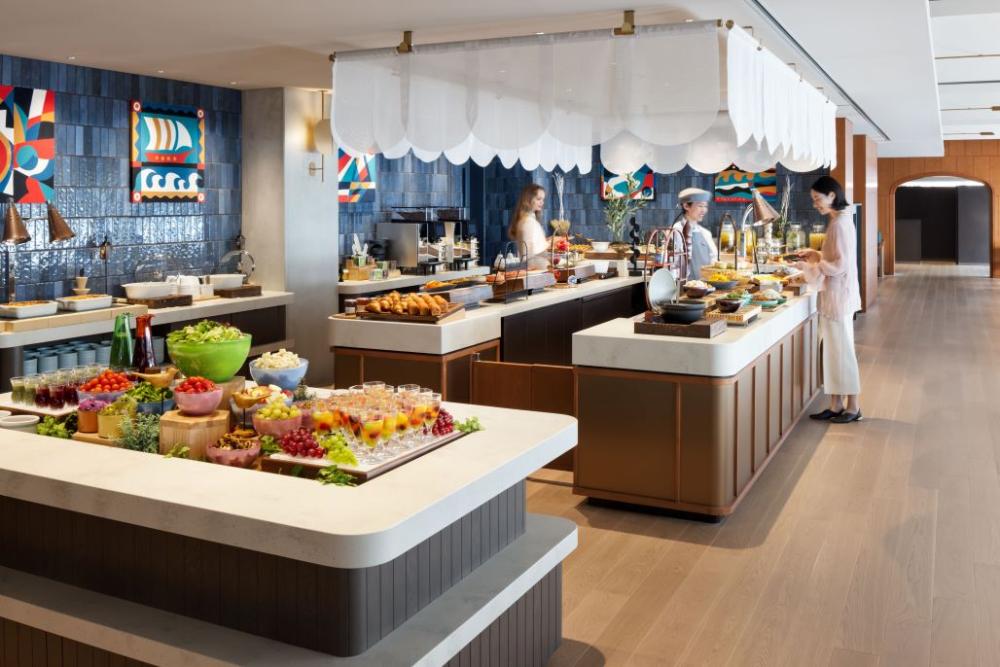 「OMO Bakery」，早晨時段採自助式，提供以麵包為主的套餐