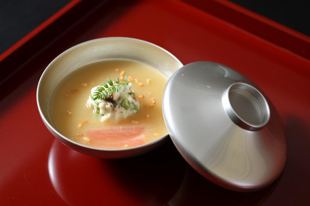 燈燈庵 TOUTOUAN椀物與向付：鳶尾花葉氣勢登場，海潮鮮味緩緩舒展