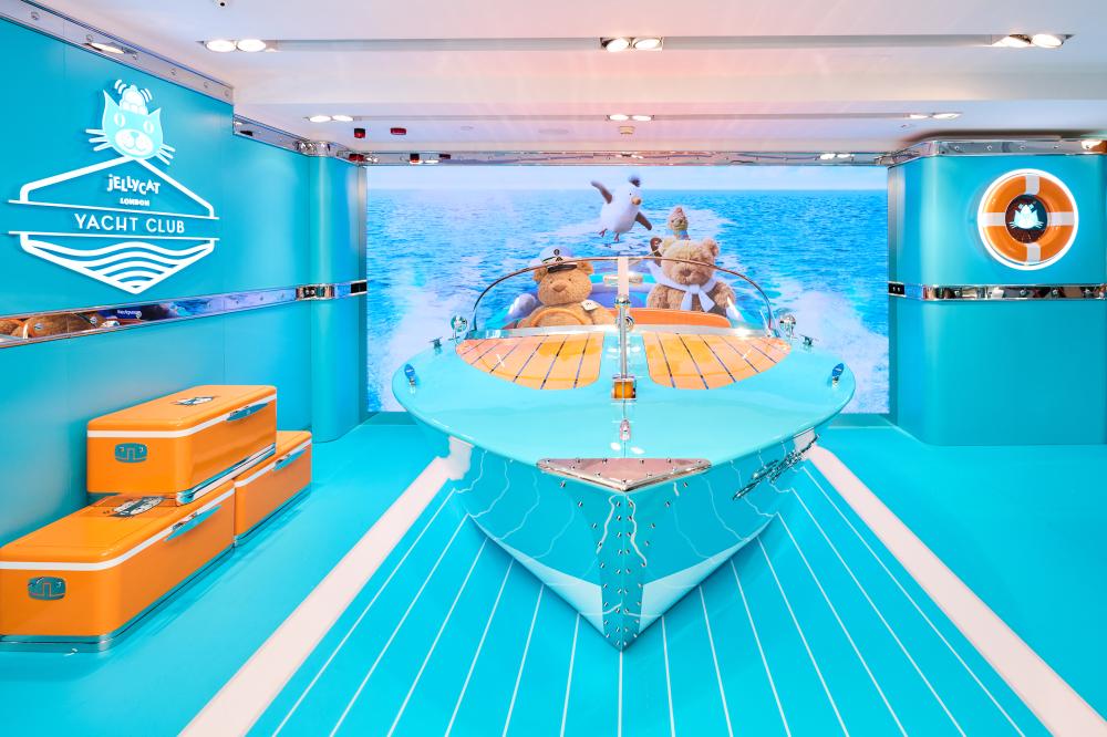 只此一家的 Jellycat Yacht Club 停泊於海港城連卡佛，以活潑俏皮的方式詮釋展現航海