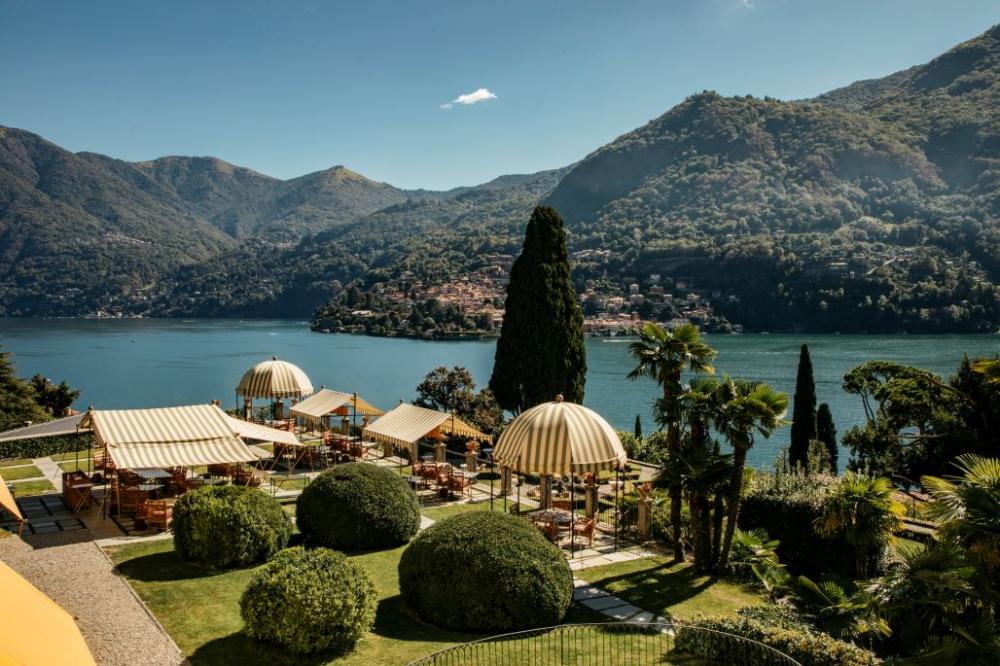 05 - Restaurant and Italian garden