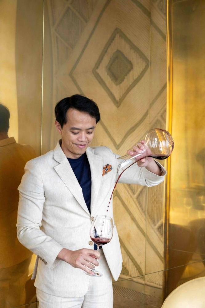 圖說：曼谷The Standard 酒店侍酒師 Pattarapol Ponraritt（Louis