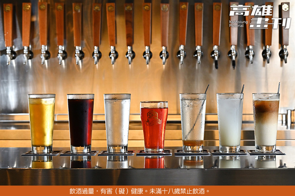 Nicole補充說道，掌門精釀餐酒館也提供代表臺灣風味的康普茶、無酒精飲料，以茶代酒向老師致謝。（攝