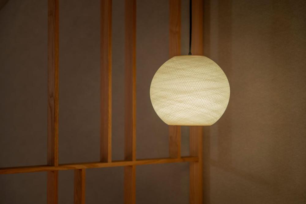 【界 草津】絹糸のシェードランプ