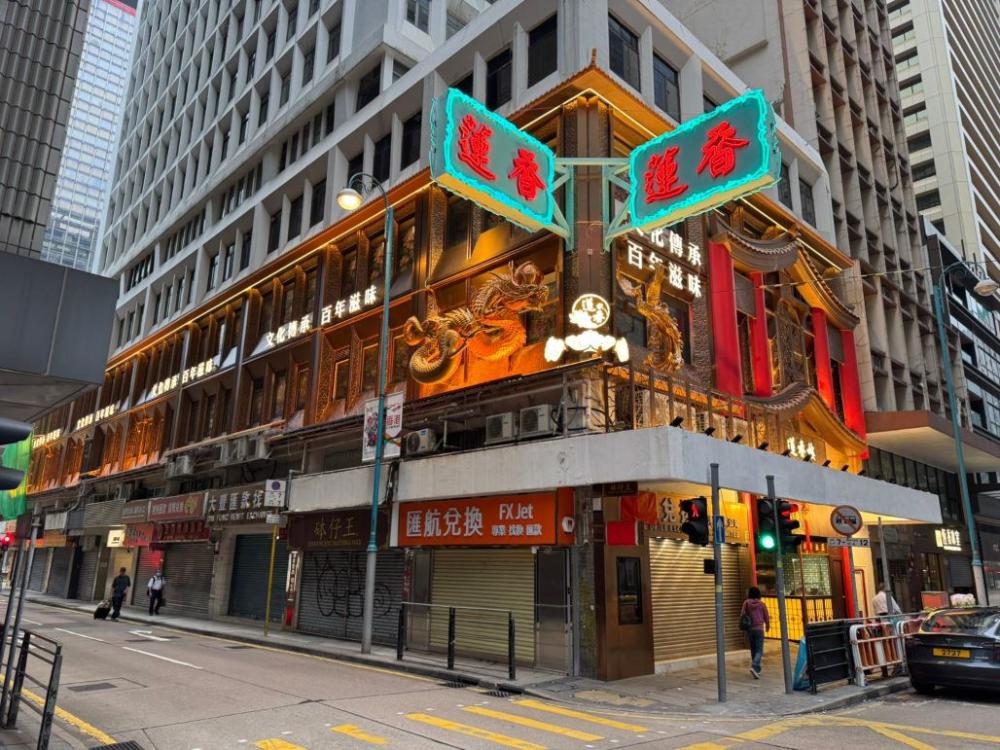 6. 蓮香樓新店外觀以立體金龍鳳設計十足吸睛