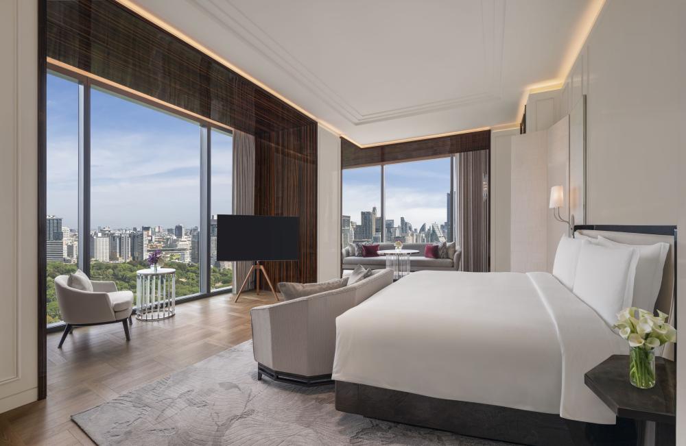 The Ritz-Carlton, Bangkok｜Suite Master Bedroom