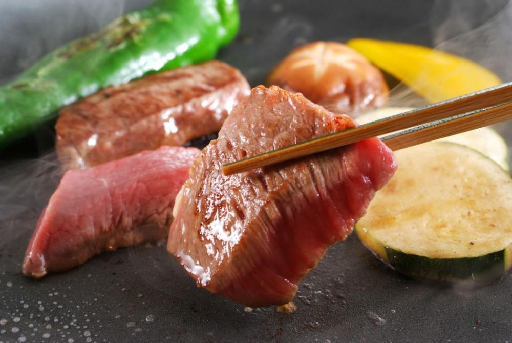 5.「西村屋招月庭」但馬牛懷石料理，但馬牛在烤盤上滋滋作響，令人食指大動、胃口全開。