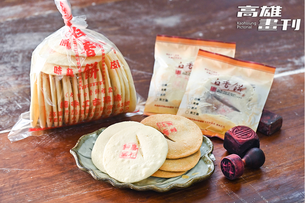 白香餅忠於古早風味，僅有白糖、黑糖、芝麻及脆皮四種品項選擇。（攝影/Carter）