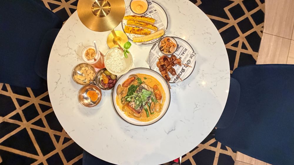 特色調飲有椰香版的瑪格麗特，風味更為順口、細膩，帶著椰子的清淡香甜。