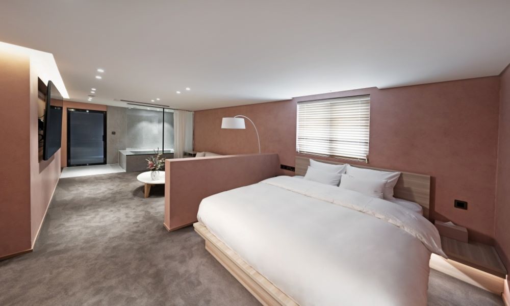 1-2. 「Jamsil Orosie Hotel」結合音樂酒吧與藝術收藏，離場館只需 20 分鐘車