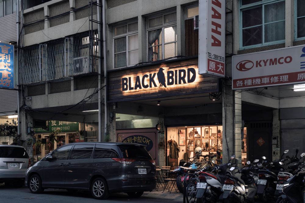 黑鳥咖啡，從店名便開始與 The Beatles 連結