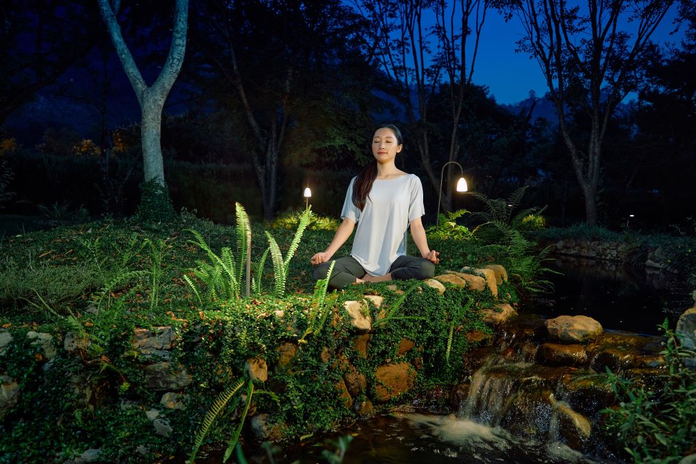 根據 Global Wellness Institute 等康養旅遊觀察，睡眠與恢復型住宿正成為全球旅宿市場的顯著趨勢