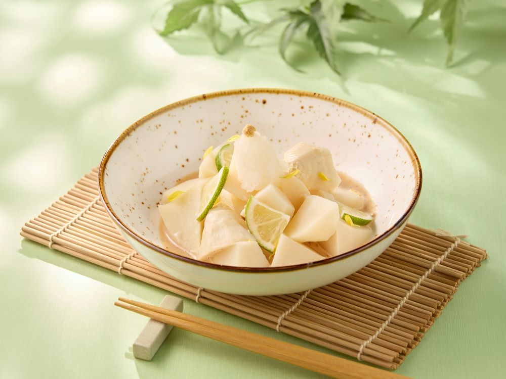 （橫）期間限定的「冷筍沙拉」搭配酸甜醬汁更顯清爽。（圖片提供：うなぎ四代目菊かわ）