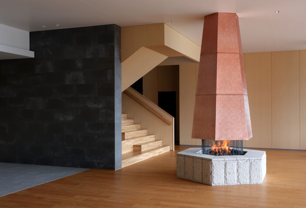 Adagio Retreat Tokachidake 緩慢瑞萃十勝岳 空間設計讓自然成為主角 大廳火爐呈現北國生活風貌