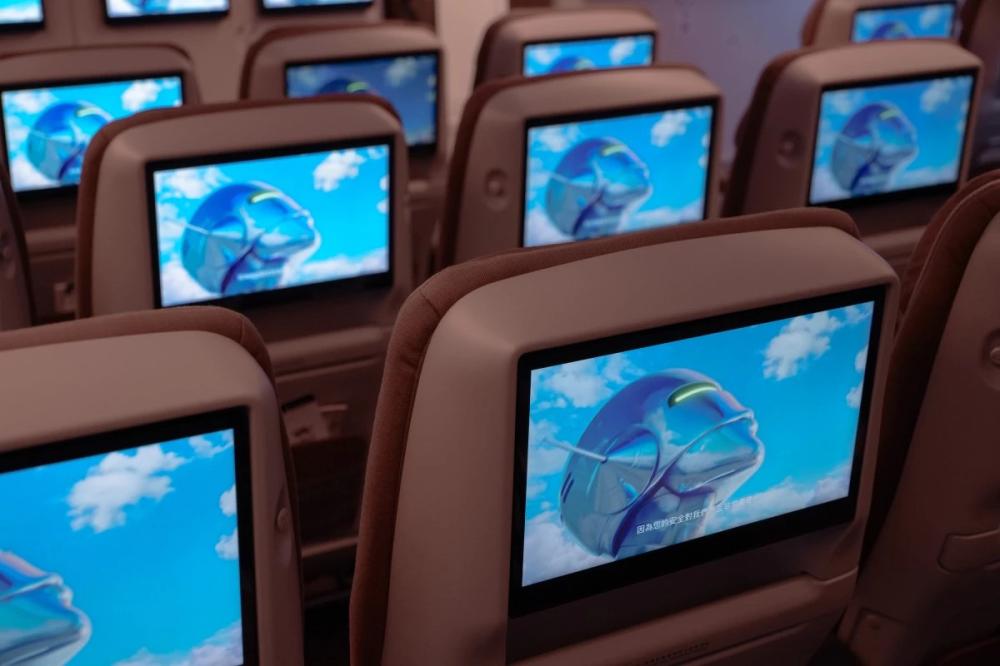 星宇航空娛樂系統配備高解析度4K螢幕，支援藍牙耳機連線，省去有線耳機纏繞的困擾