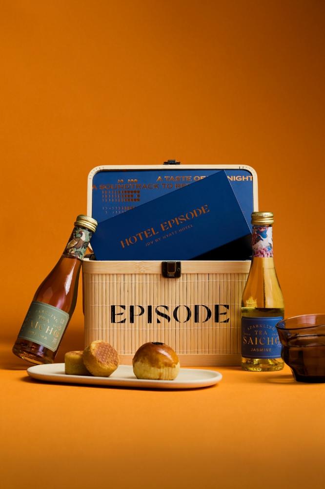 凱悅集團旗下伊普索酒店 Hotel EPISODE 攜手 SAICHO 與吳寶春 推出「MOONLIT PICNIC 茶香檳 (氣泡茶)．酥餅中秋禮盒」