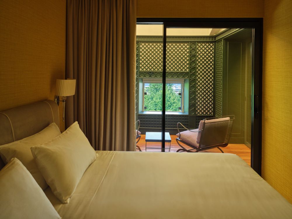 13 - Suite Uberto bedroom with terrace