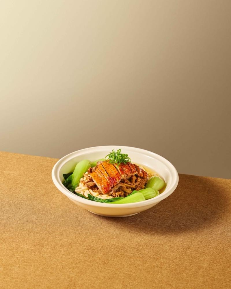 以港式上湯烹煮豆乾絲、鴨絲和蔥絲，湯鮮味美卻不厚重，是一鴨三吃推薦的吃法之一。