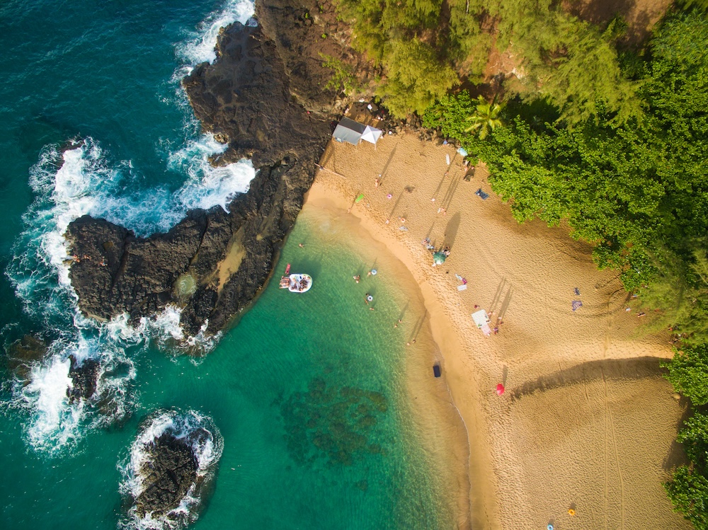 夏威夷州可愛島（Kauaʻi, Hawaiʻi）展現島嶼多樣風情。