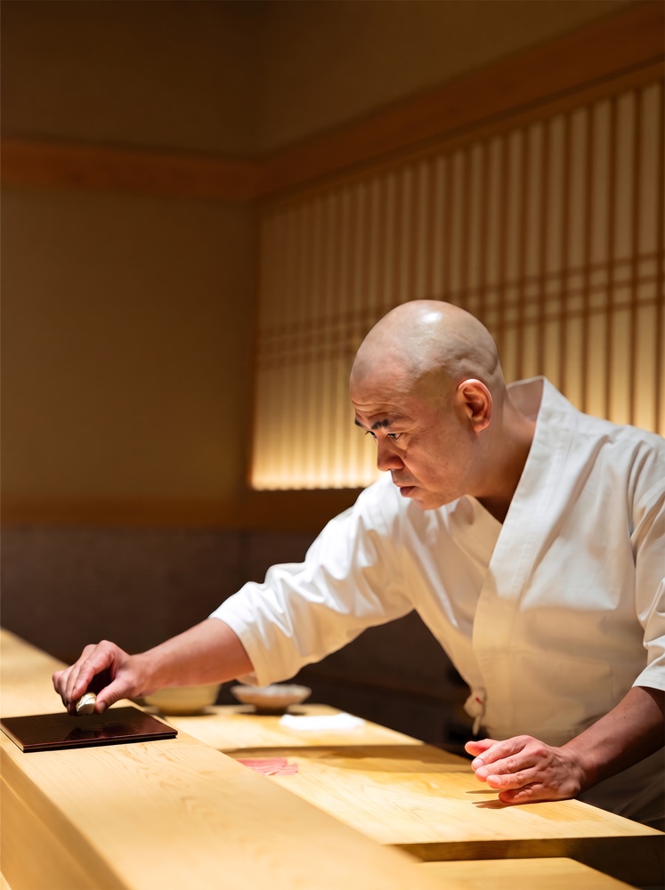 曾連續十年榮獲東京米其林三星肯定的傳奇壽司名店 「鮨 齋藤」（Sushi Saito），將首度插旗札幌，於酒店內開設分店