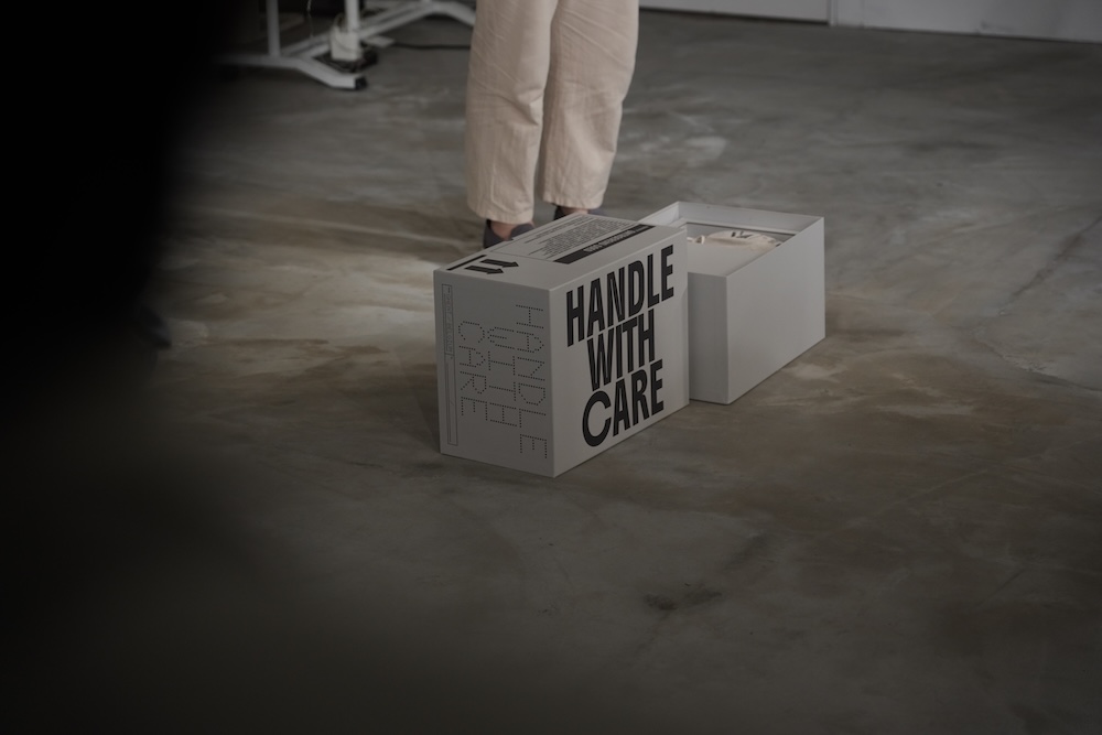 比利時劇團 Ontroerend Goed 授權之無演員沉浸式體驗《我來開箱 Handle With Care》全景情境