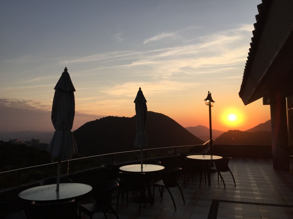 1-1. 陽明山「擎天崗」是北部旅人夜間出遊的首選，視野開闊，景緻迷人。（圖片由Booking.com提供）