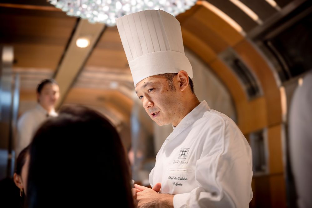 餐廳總料理長齊藤卓也曾任東京車站飯店「Blanc Rouge」料理長，年輕時赴法國