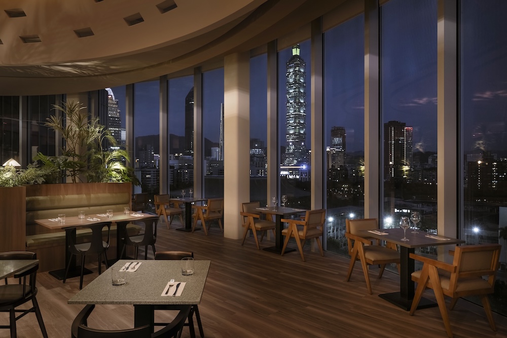 SALT&STONE邊用餐、邊欣賞台北絕美夜景。開展餐飲集團提供