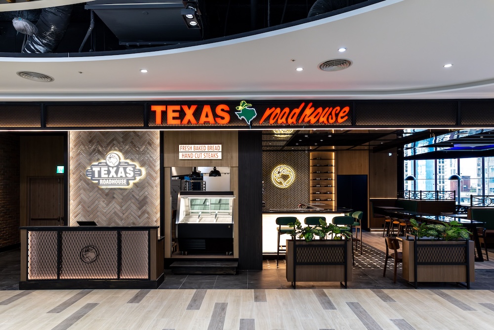 (圖四) Texas Roadhouse德州鮮切牛排 大巨蛋遠東Garden City店。開展餐飲集團提供