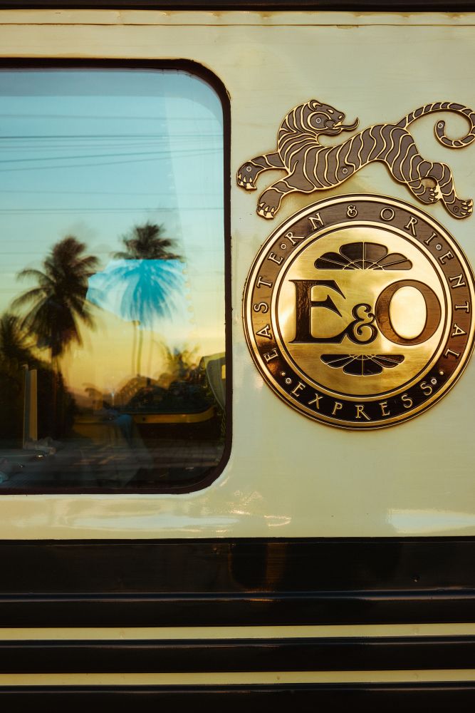 現在，這輛威尼斯新普輪東方快車（Venice Simplon-Orient Express）的姐妹號，將和你一同深入東南亞