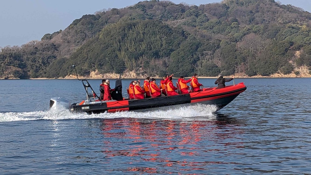 9.搭乘高機動性快艇體驗「SUIGUN RIB TOURS」，在海風呼嘯與歡呼聲中，享受痛快淋漓的疾風冒險。