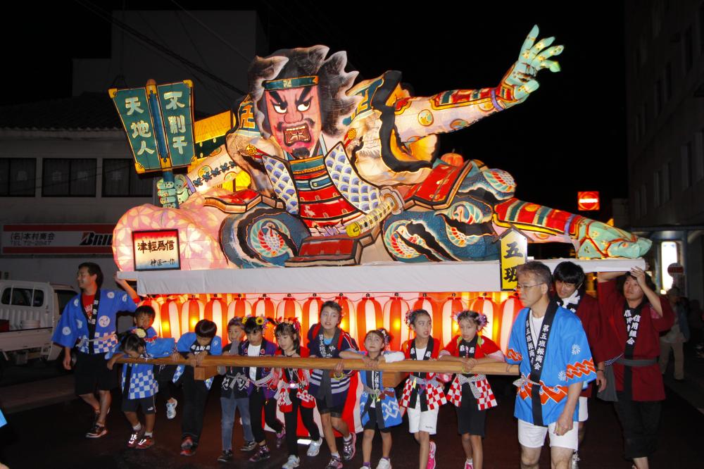 五島福江港祭中的睡魔。