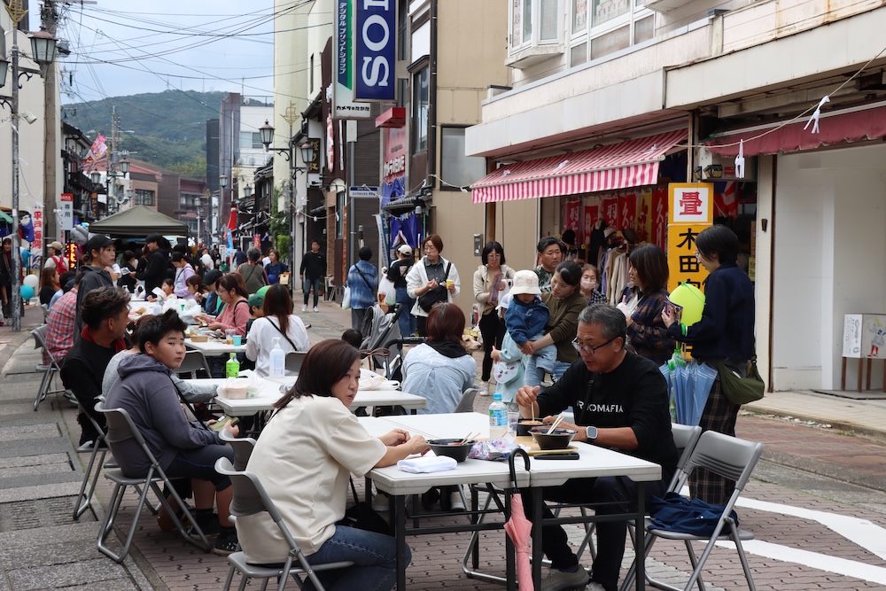 平戶節城下同樂祭能邊漫步邊品嘗平戶美食。