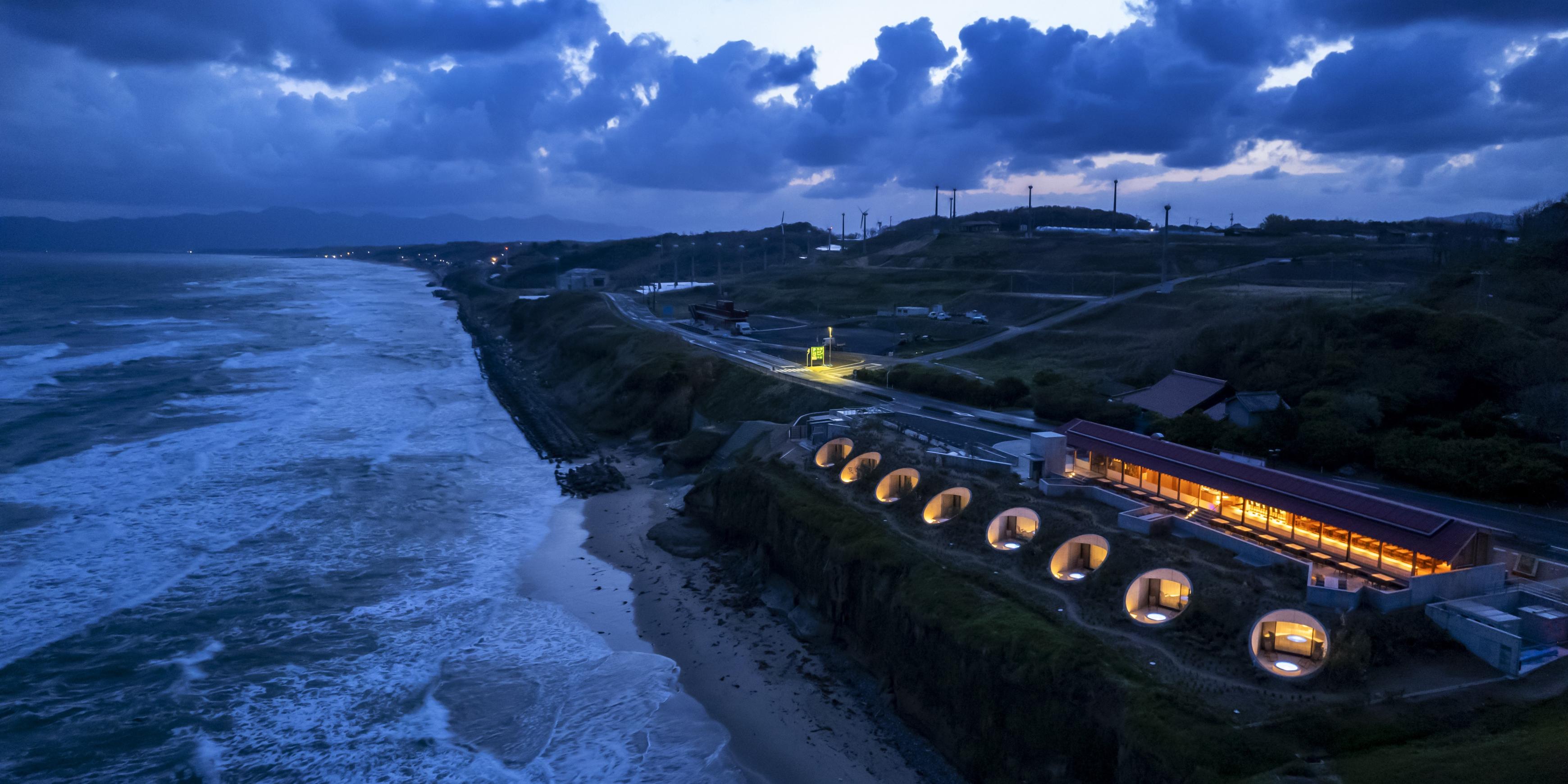 斷崖裡的飯店？米其林星鑰一星：神明聚集的出雲旅宿「Izumo HOTEL THE CLIFF」