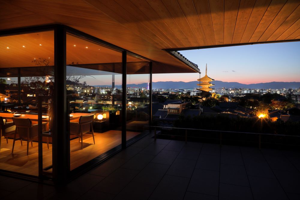 欣賞京都美景的日式高級鐵板燒！還可以看到八坂塔