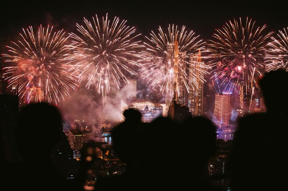 2026跨年去曼谷玩！ The Standard 酒店空中派對、創意市集、星級料理，跨年住宿專案來了