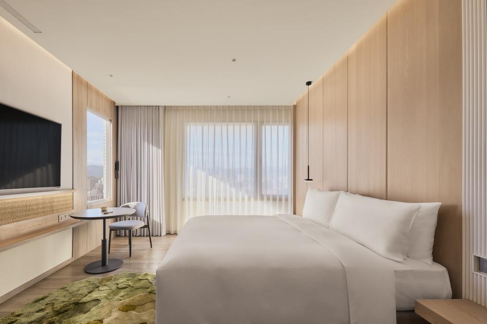 台北首間身心靈飯店「嵨開安旅 HOTEL UKETAMO」進駐東區！揉合正統尼泊爾瑜伽，打造城市中的隱遁之山