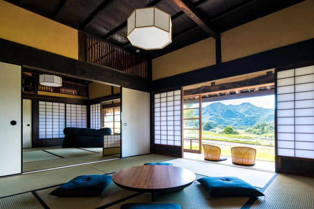 廣島 7 間設計系旅宿推薦！住進奧斯卡《在車上》絕美場景、百年茅葺古民家與瀨戶內海景別墅